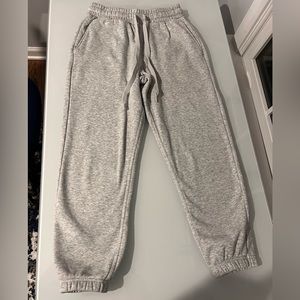 Fabletics grey closed bottoms sweats (size xs)